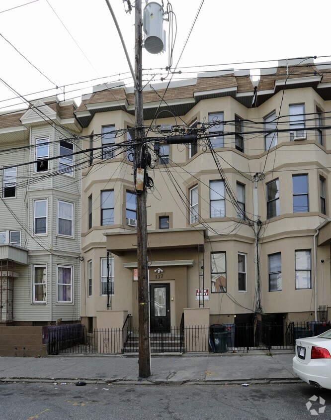 Building Photo - 137 Wilkinson Ave