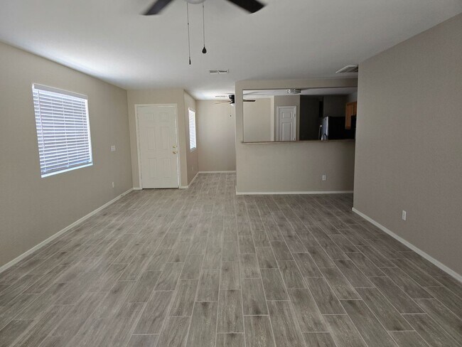 Foto del edificio - 16228 W Custer Ln