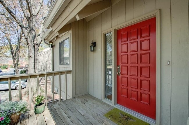 Foto del edificio - 2105 Defoors Ferry Rd NW