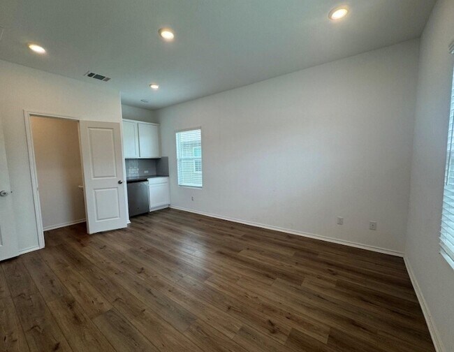 Foto del edificio - 208 Otter Rd