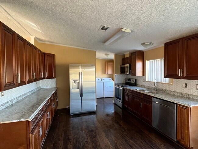 Building Photo - 1122 St Tropez Ct