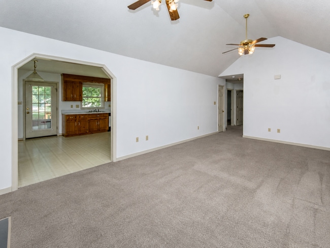 Foto del edificio - Charming 3BR/2BA One-Level Home with Vaulted Ceilings — Minutes to Fort Gregg-Adams — $1,795/mo!