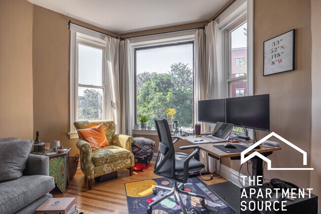 Foto del edificio - 3110 W Fullerton Ave