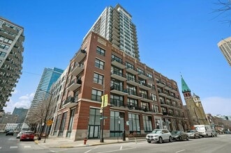 Building Photo - 210 S Desplaines St