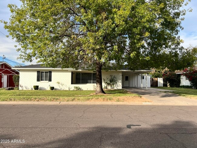 Foto del edificio - 4702 E Wilshire Dr