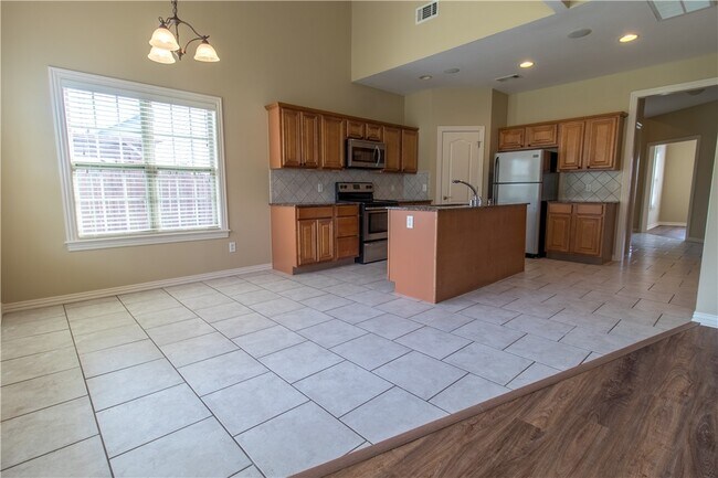 Foto del edificio - 1502 NE Dysart Woods Ln