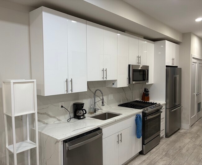 Foto del edificio - 2556 University Pl NW