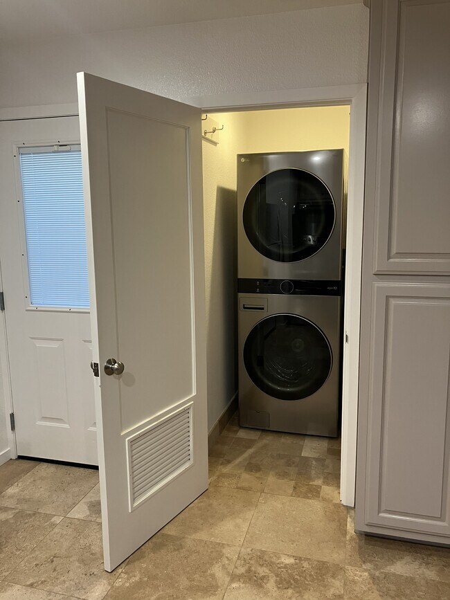 Foto del edificio - 1145 Delaware St