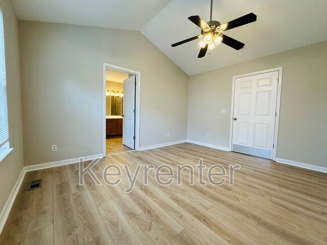 Building Photo - 806 Blue Spruce Way