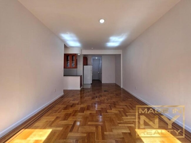 Building Photo - 1 bedroom in SUNNYSIDE NY 11104