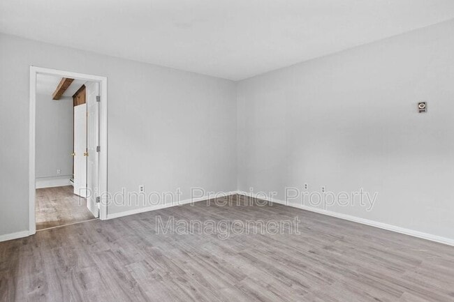 Building Photo - 2208 Fairstone Ct