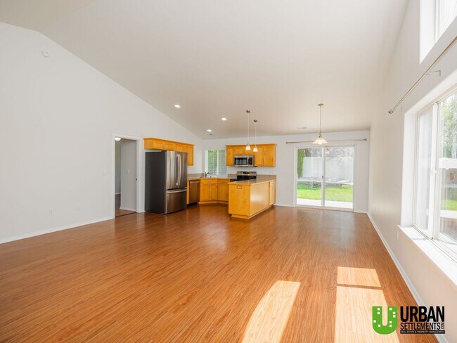 Foto del edificio - Beautiful 3-Bedroom Home in Desirable Rive...