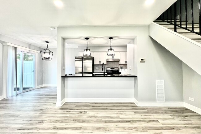 Building Photo - 1594 Cornell Cir