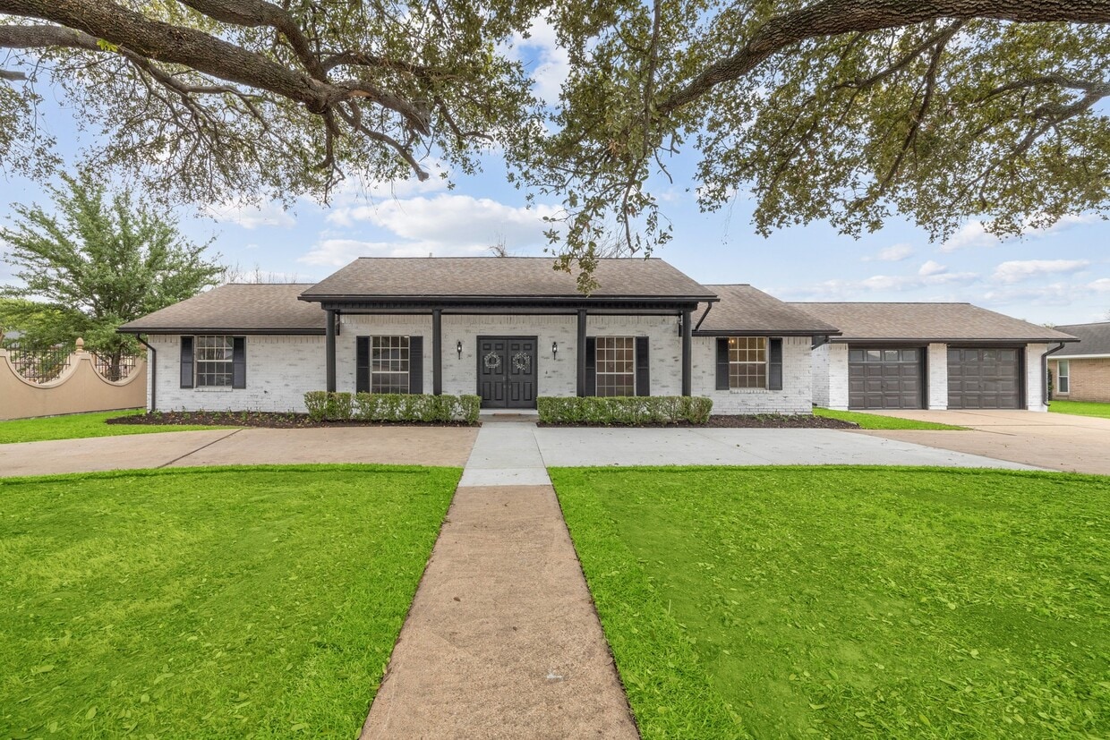 Primary Photo - 8414 N Tahoe Dr
