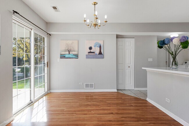 Foto del edificio - 1093 Symphony Dr