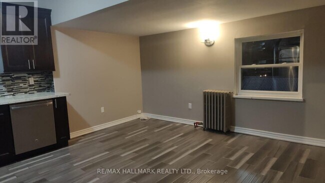Building Photo - 32 Bastedo Ave