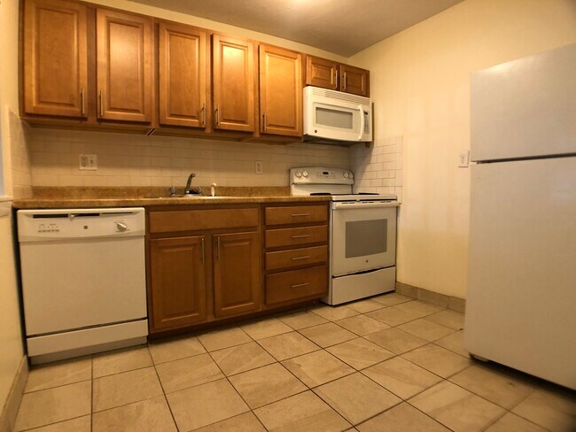 Building Photo - 71 Gardner St