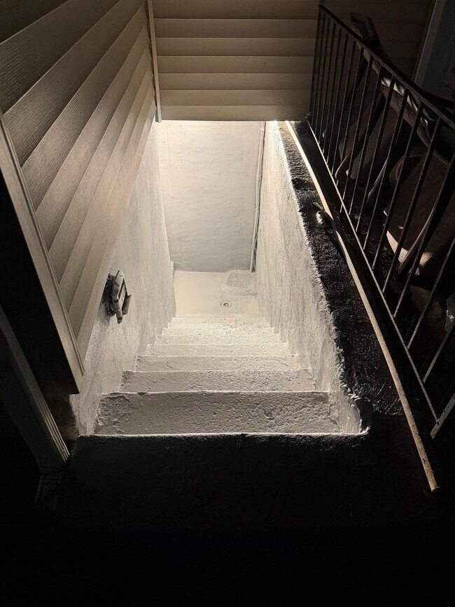 Building Photo - 216 Carnation Ct