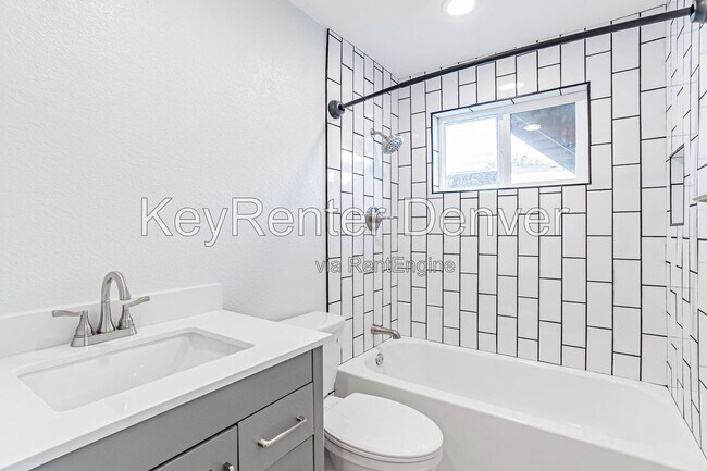 Foto del edificio - 2356 S Linden Ct