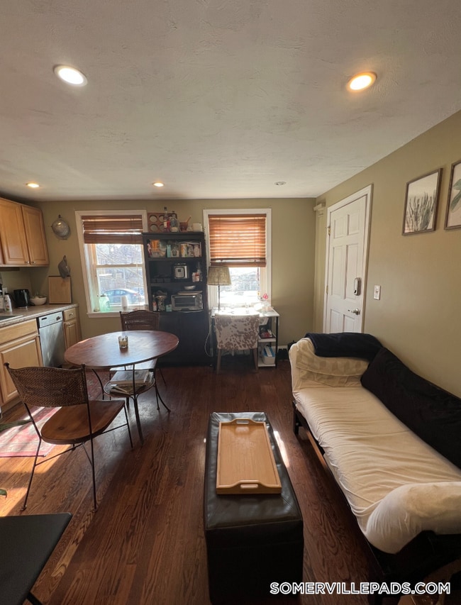 Foto del edificio - 735 Somerville Ave