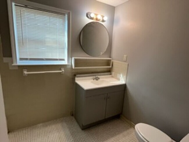 Foto del edificio - Available Now!!!!  stove and refrigerator will be provided upon signing at least 13 months lease.
