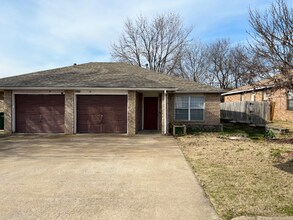 Building Photo - 5900 Samantha St