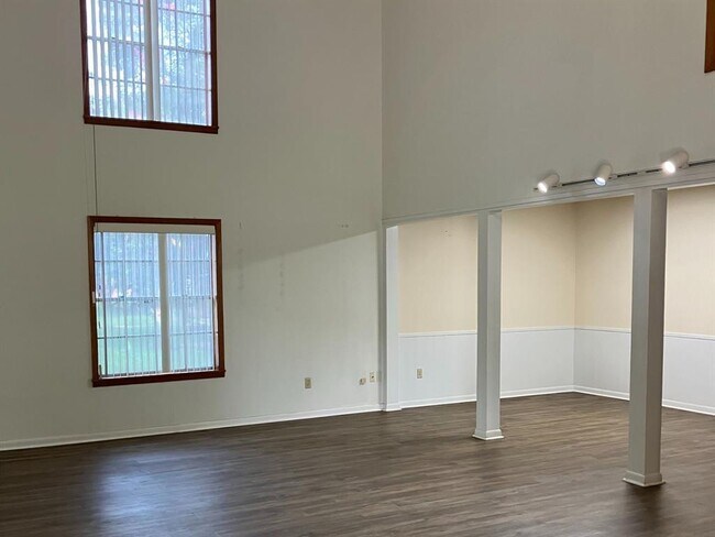Building Photo - 114 N Harris St