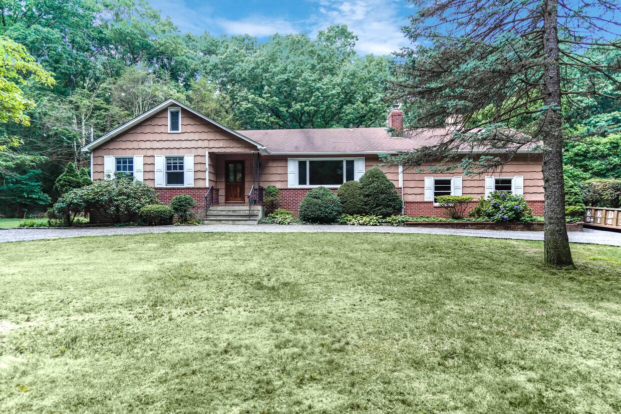 19 Forrest Dr, Lloyd Harbor, NY 11743 House Rental in Lloyd Harbor