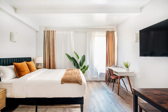 Building Photo - 240 W 73rd St