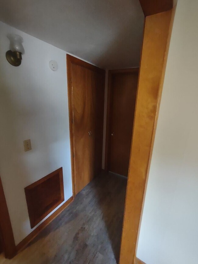 Building Photo - 3 br, 1 bath House - 1609 Eisenhower
