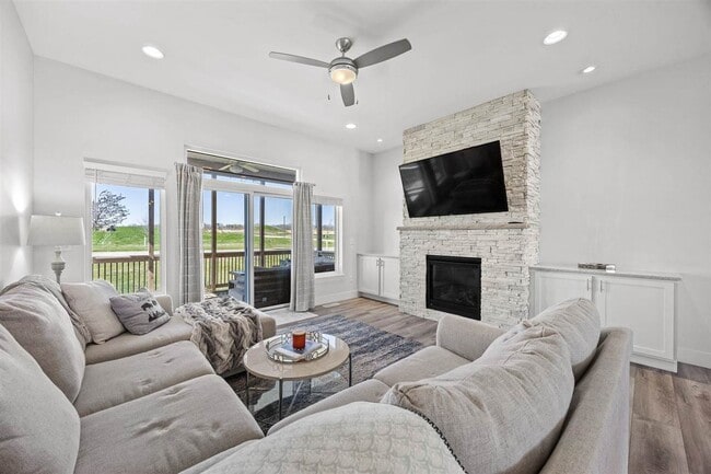Building Photo - 2881 Blue Sage Dr