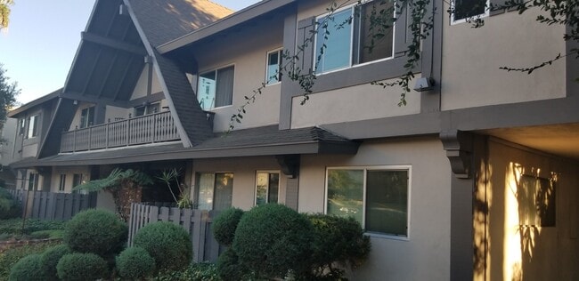 Building Photo - 15444 Vanowen St