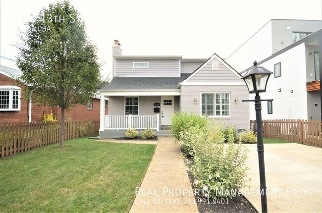 Building Photo - 1546 13th St S