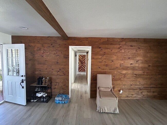 Building Photo - Space and updated in Lemoore