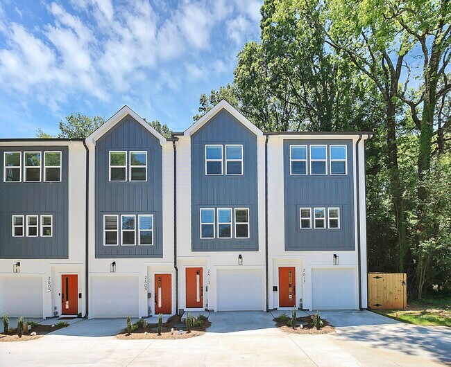2613 Dr Carver Rd, Charlotte, NC 28208 Townhome Rentals in Charlotte