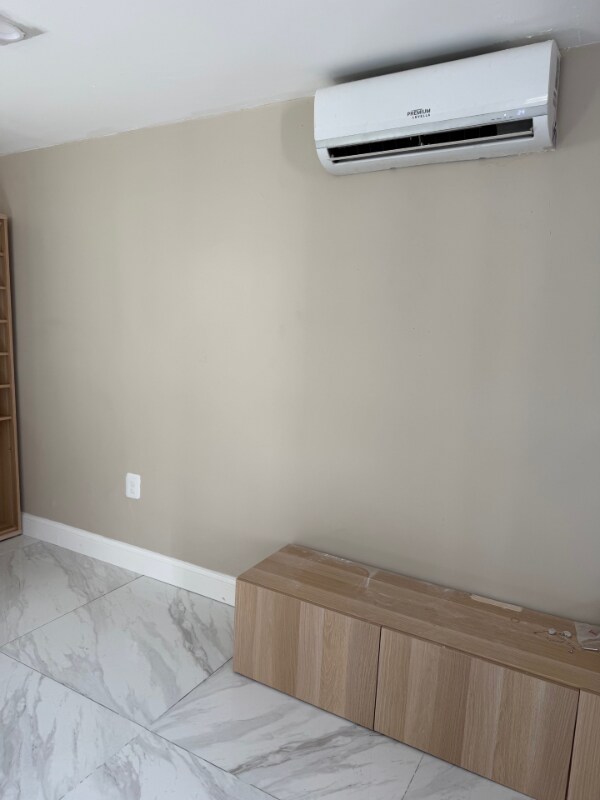 Foto del edificio - 2425 Stuart St