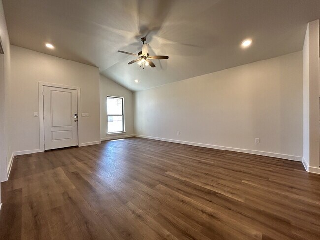 Foto del edificio - Brand New Burgamy Park Gem, Zoned for Memorial High School!