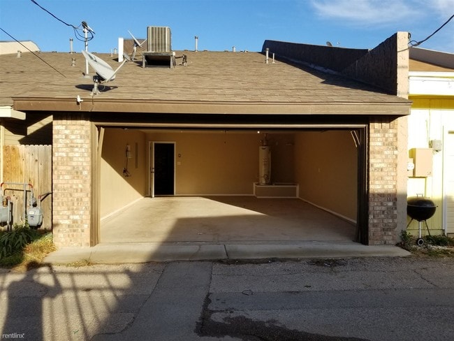 Building Photo - 3 br, 2.5 bath Townhome - 3209 Whittle Way