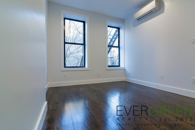 Foto del edificio - 667 Knickerbocker Ave