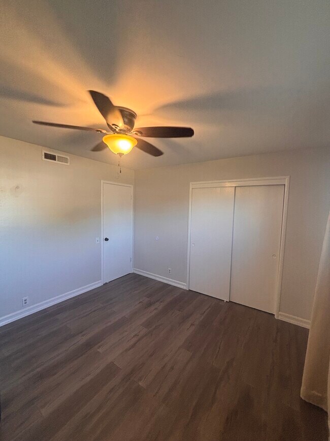 Dormitorio 2 - 1941 Pinewood Way