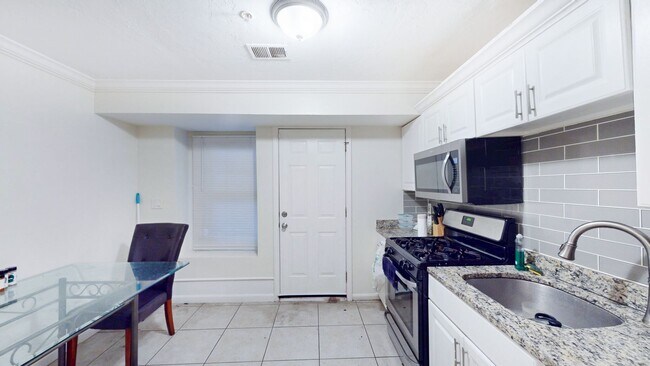 Foto del edificio - 722 Shawmut Ave