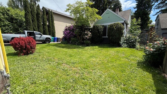 Foto del edificio - Charming 4-Bedroom, 2-Bath Home in the Hea...