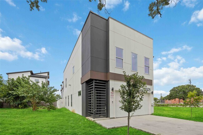 Building Photo - 2505 Anita St