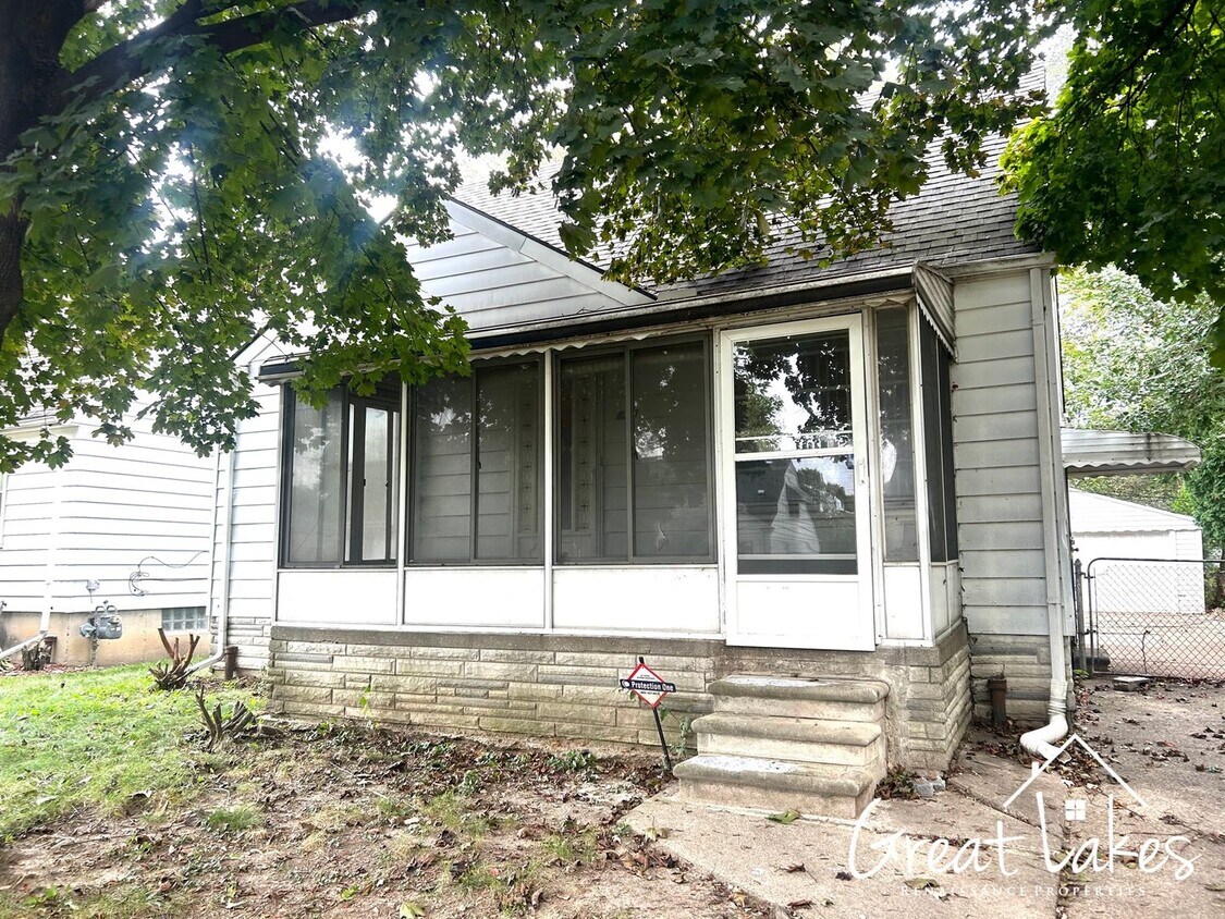 Primary Photo - Stunning 3 Bedroom 1 Bathroom now availabl...