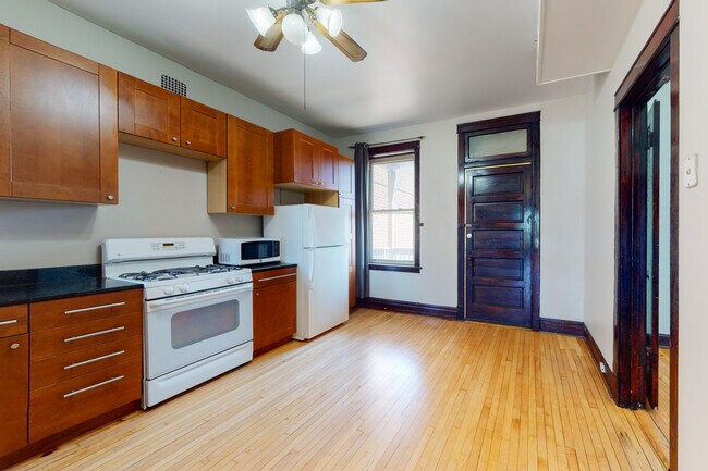 Foto del edificio - 2317 W Roscoe St