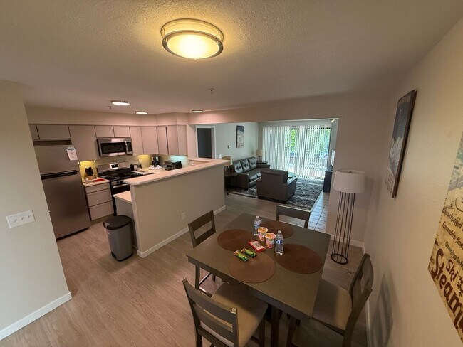 Building Photo - Short-mid term housing, furnished condo 2 bed/2 bath walking distance to Pearl St., CU and close ...