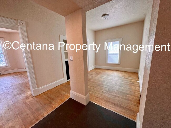 Foto del edificio - 223-223 1/2 N Alabama