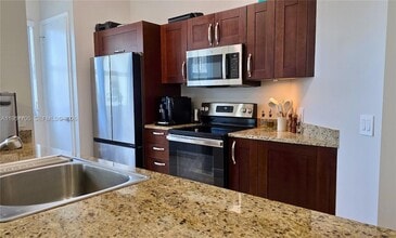 Building Photo - 20000 E Country Club Dr