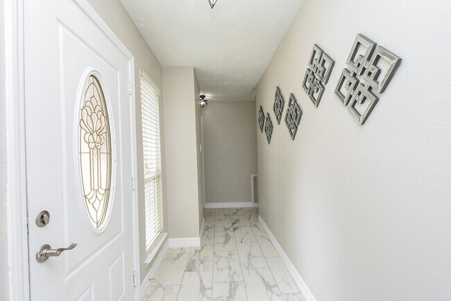 Foto del edificio - 8307 Stagewood Dr