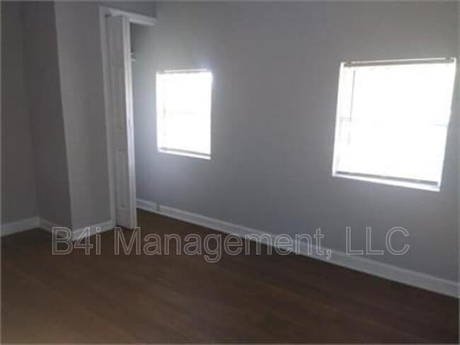 Building Photo - 1102 33rd St